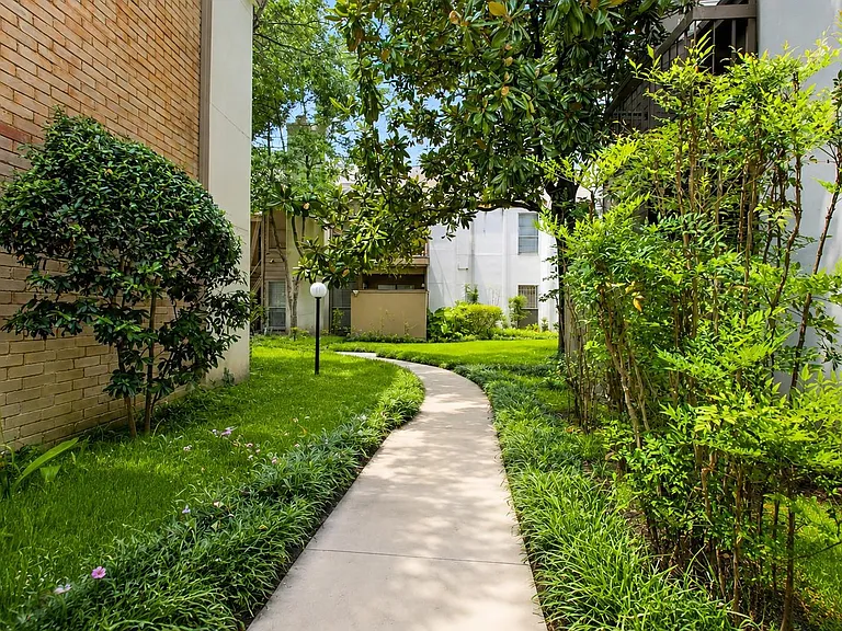 10047 Westpark Dr #77 — Photo 5