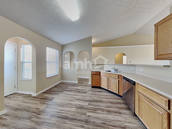 4th image of 5248 Gobel Dr