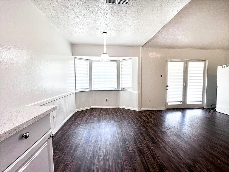 9270 Theysen Dr — Photo 10
