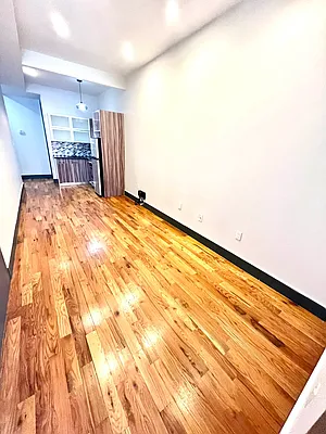 Rented by Delmark Realty LLC | media 16