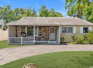 2082 Newbridge Rd, Bellmore, NY 11710