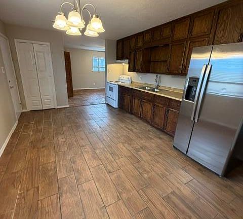 5th image of 824 Gallahad St SW