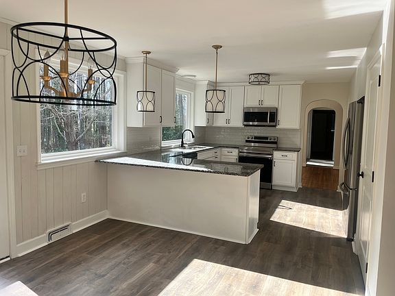 kitchen & eat in area
