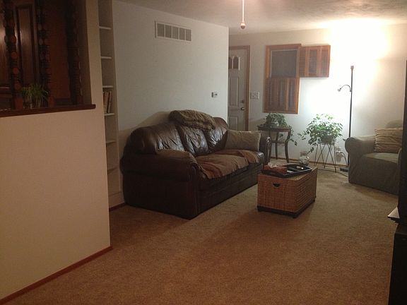 4th image of 1401 W Avon Ln