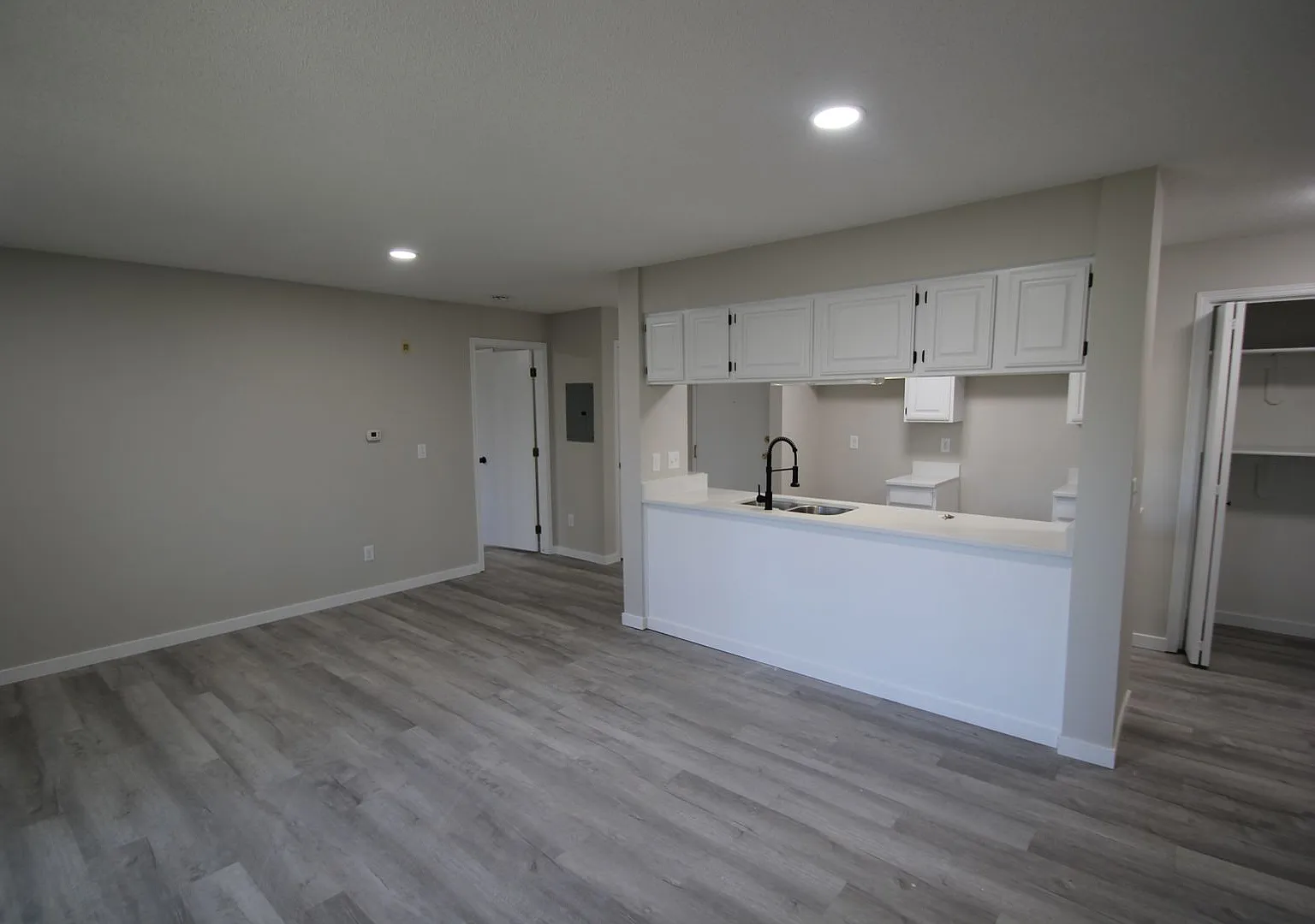 36 Plex - Village Green Apartments — Photo 3
