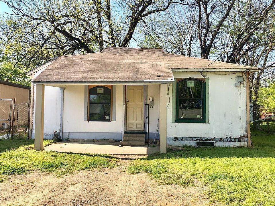 2nd image of 2311 E Ann Arbor Ave