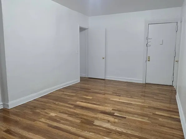 751 Walton Avenue image 10 of 12