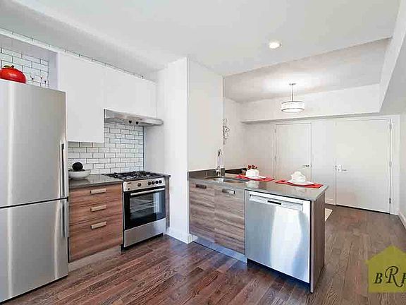 4th image of 186 Greenpoint Ave