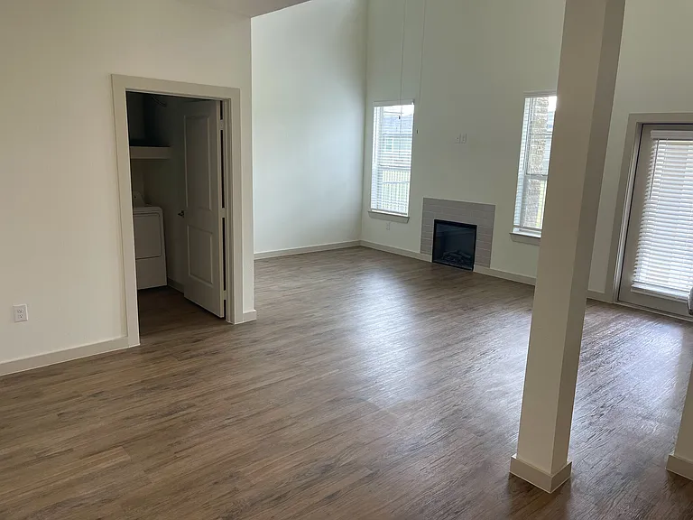 Home at Waller — Photo 39