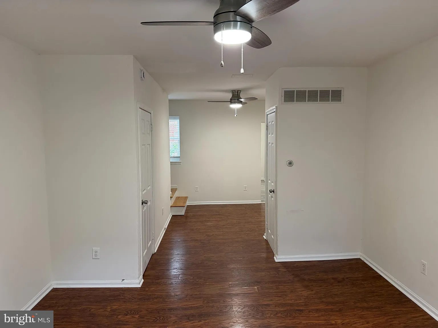 2 bed, 875 sqft, $1,350 — Photo 3