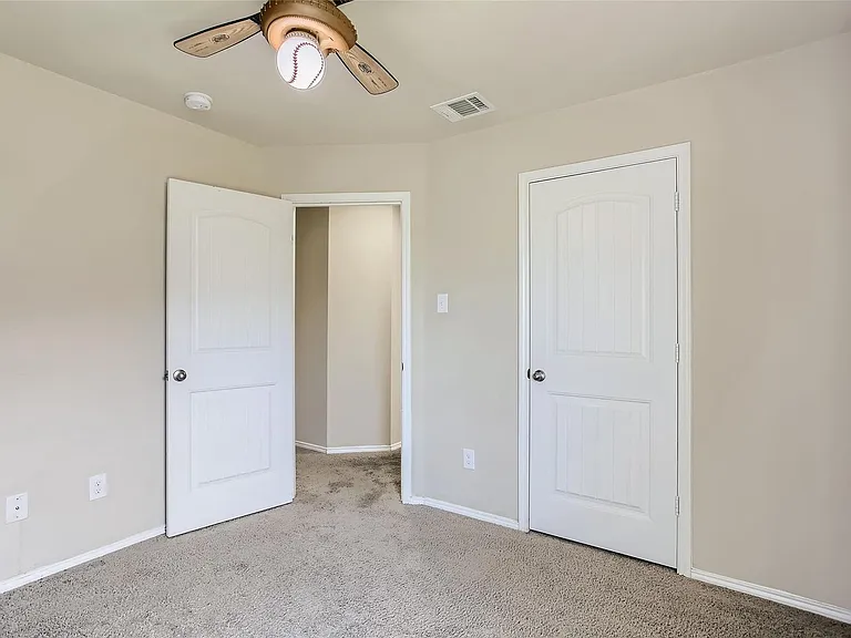 503 Hawthorn Dr — Photo 29