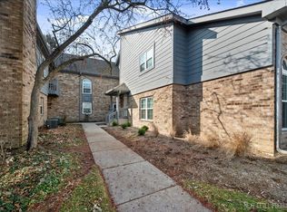 43 Foxcroft Rd APT 207, Naperville, IL 60565