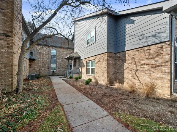 43 Foxcroft Rd APT 207, Naperville, IL 60565