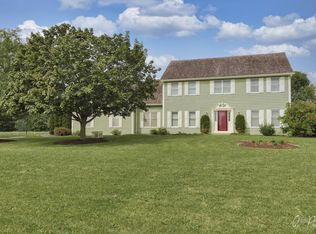 8513 Country Shire Ln, Spring Grove, IL 60081