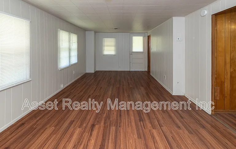 102 Wainwright Rd — Photo 4