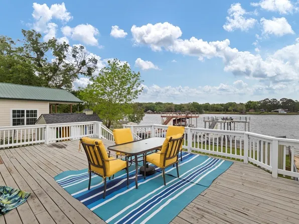 224 Pin Oak Dr, Mabank, TX 75156