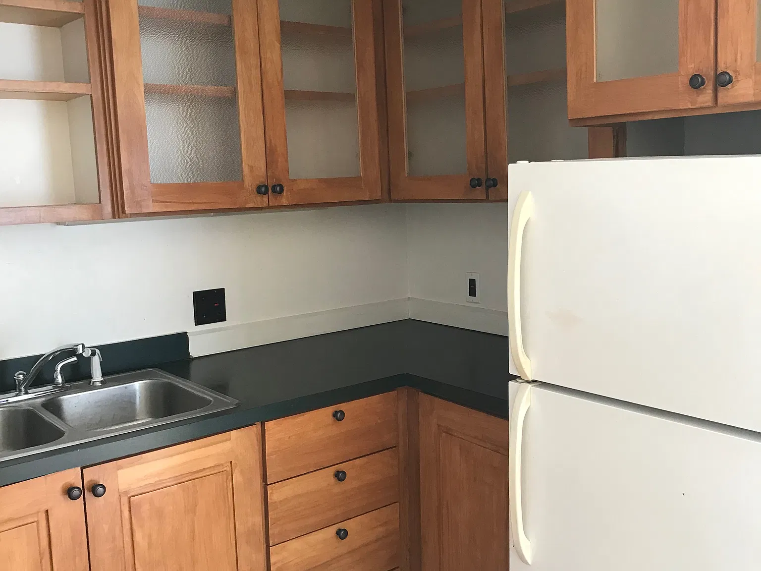1 bed, 800 sqft, $1,075 — Photo 3