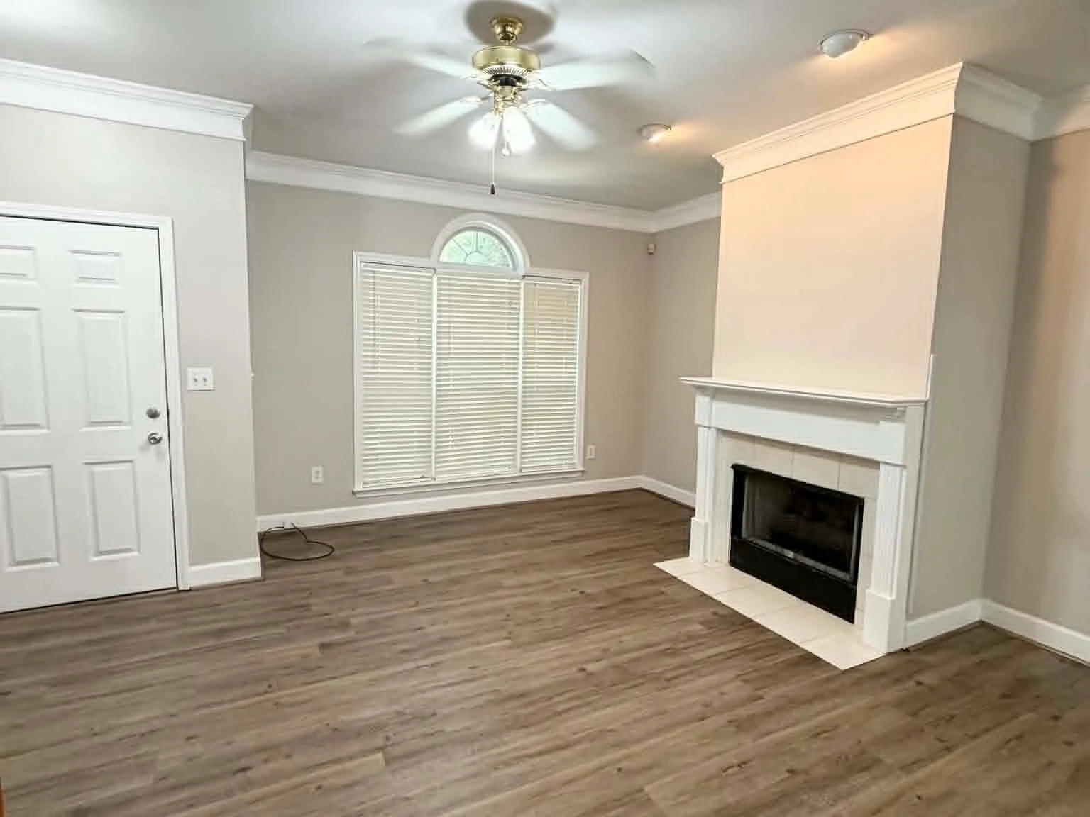 2 bed, 2.5 bath, 1425 sqft, $1,600 — Photo 4