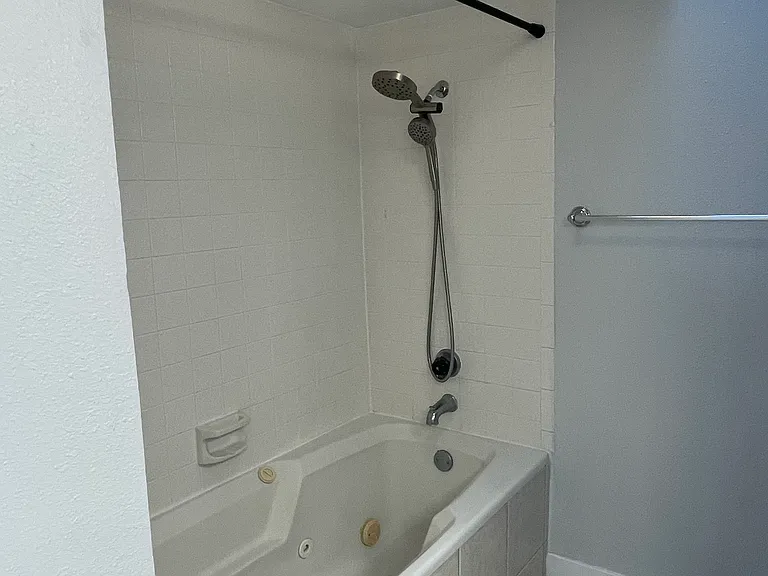 332 W Harwood Rd #B — Photo 24