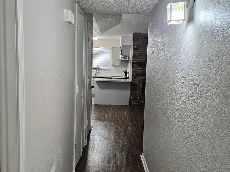 406 Matt Ln — Photo 5