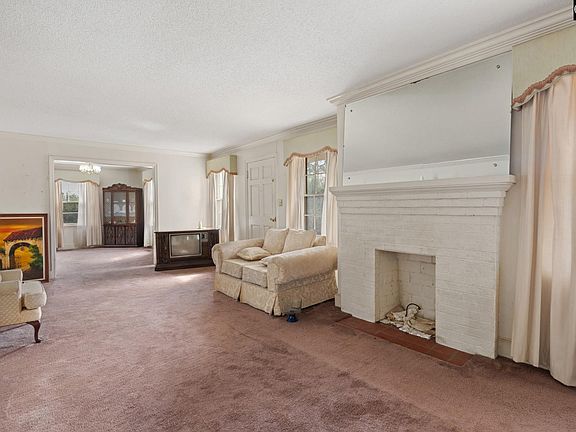 5th image of 212 Ridge St