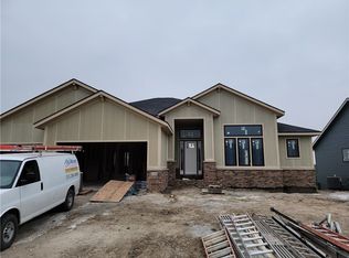 16119 Goodman Ct, Urbandale, IA 50323
