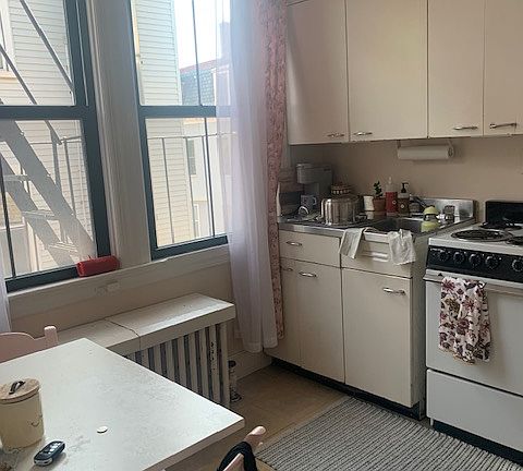5th image of 322 Broadway