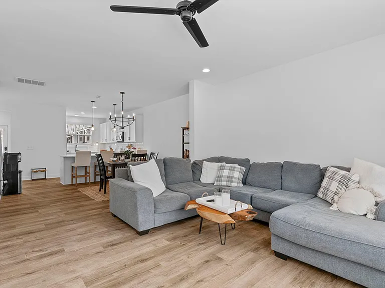 5619 Johnson Woods Ct — Photo 12
