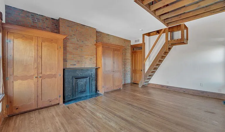 129-131 E Sycamore St #131 — Photo 9