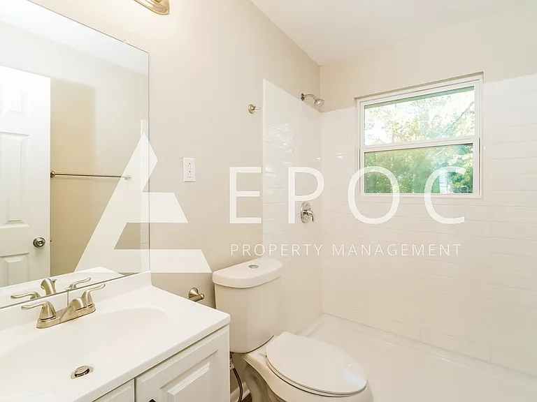 504 Meggs St — Photo 13