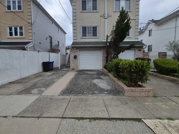 526 Buchanan Ave, Staten Island, NY 10314