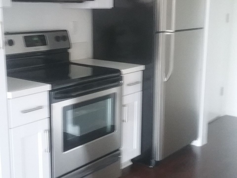 1st image of 125 N Barrington Ave APT 301