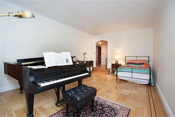 Sold by Domus Realty | media 2