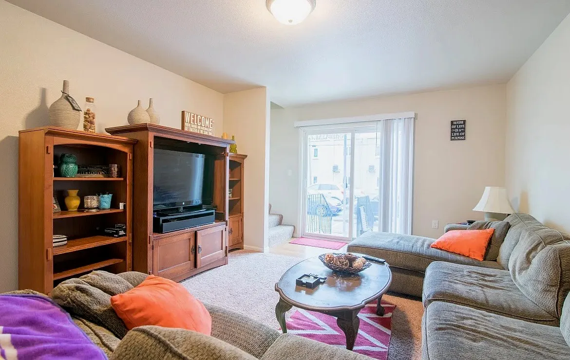 Building Photo - 1403 State St #2