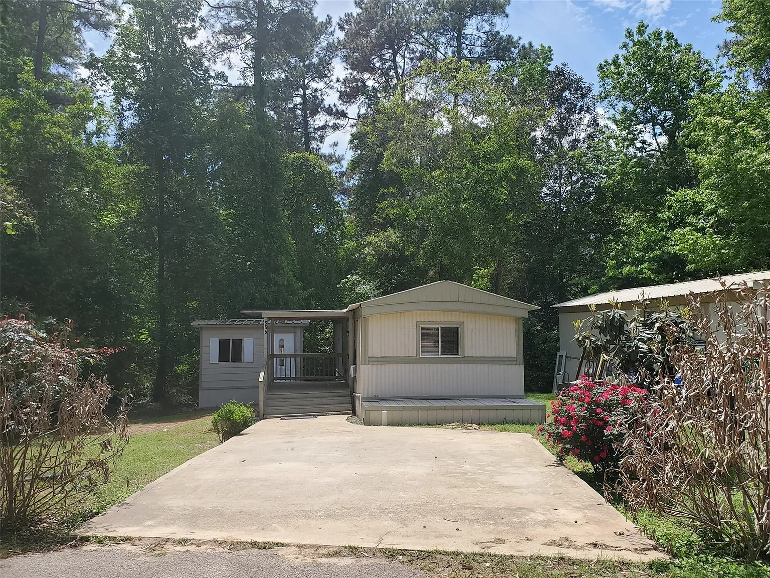 2 bed, 1.0 bath, 650 sqft, $900 — Photo 1