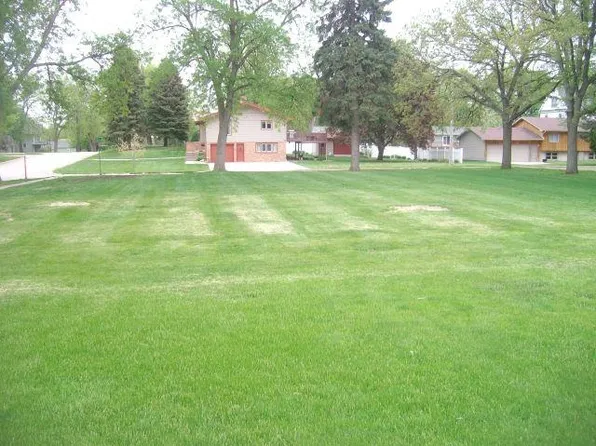 703 State St, Emmetsburg, IA 50536