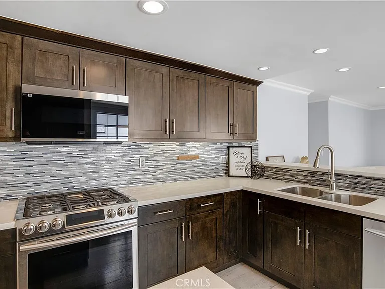 6823 Matilija Ave — Photo 9