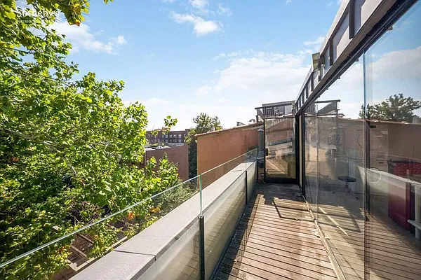 Sold by Sotheby's International Realty | media 39
