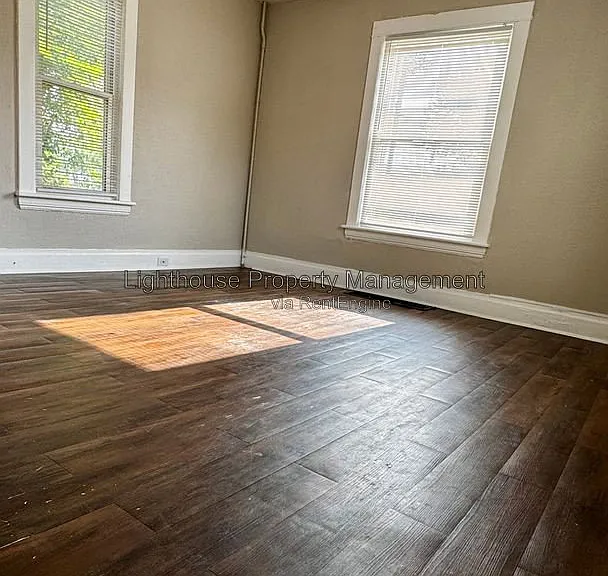 871 Wood St — Photo 4