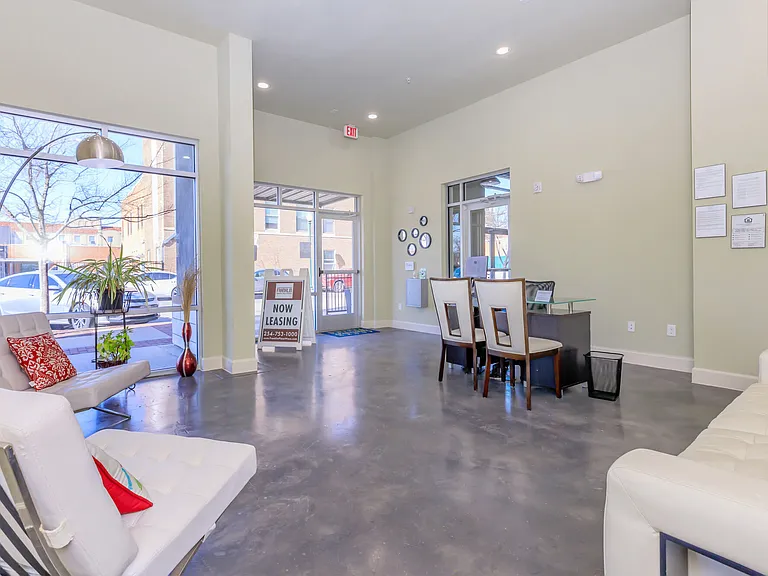 Franklin Place — Photo 25