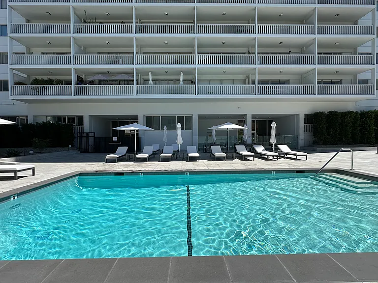 999 N Doheny Dr #904 — Photo 2