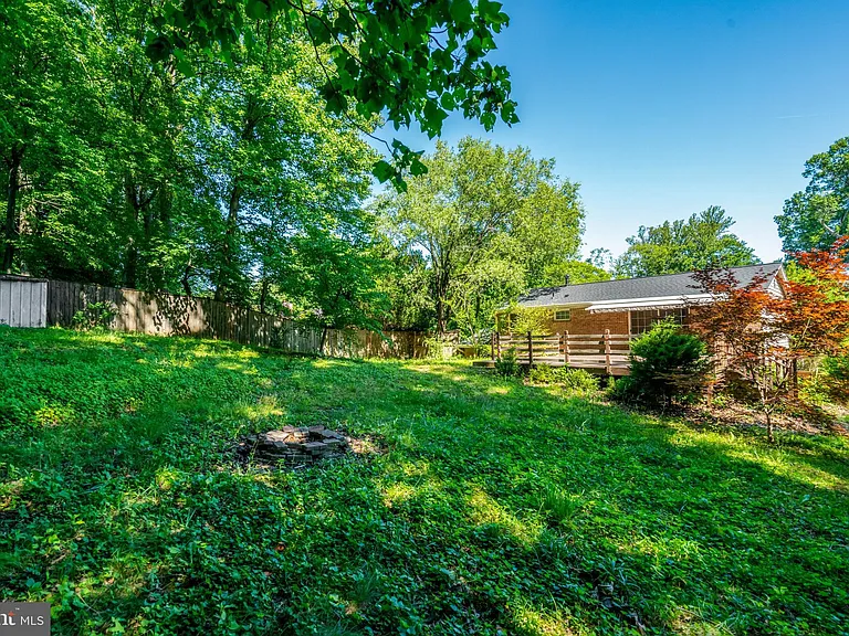 8527 Parliament Dr — Photo 43