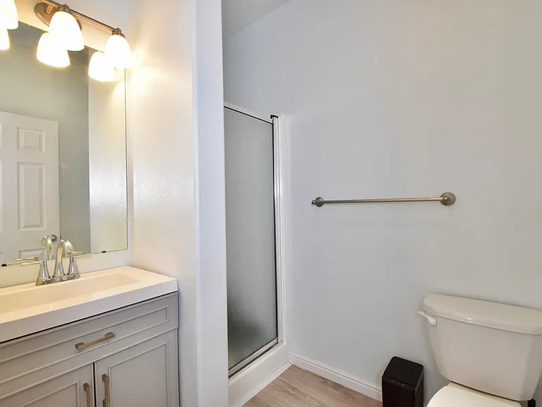1555 Wynview Ln — Photo 13