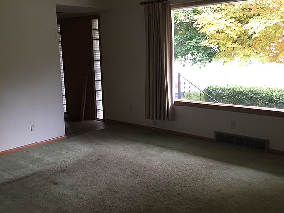 3rd image of 216 Avery St