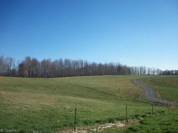 954 Hill Valley Rd, Stuart, VA 24171