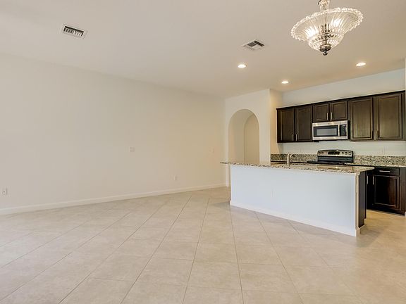 4th image of 10318 Wellington Parc Dr