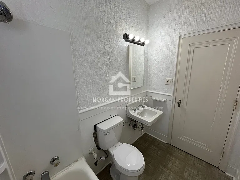 1231 W Walnut St — Photo 26