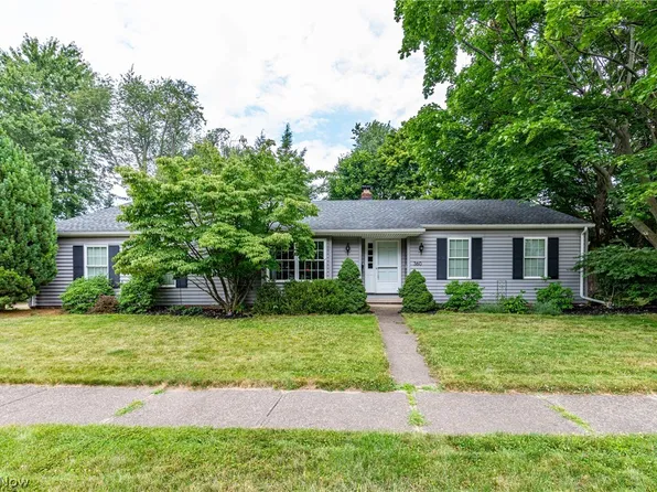 360 Bar Harbor Dr, Bay Village, OH 44140