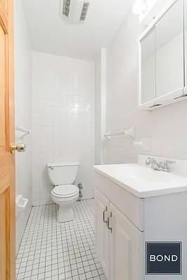 Rented by Bond New York | media 8