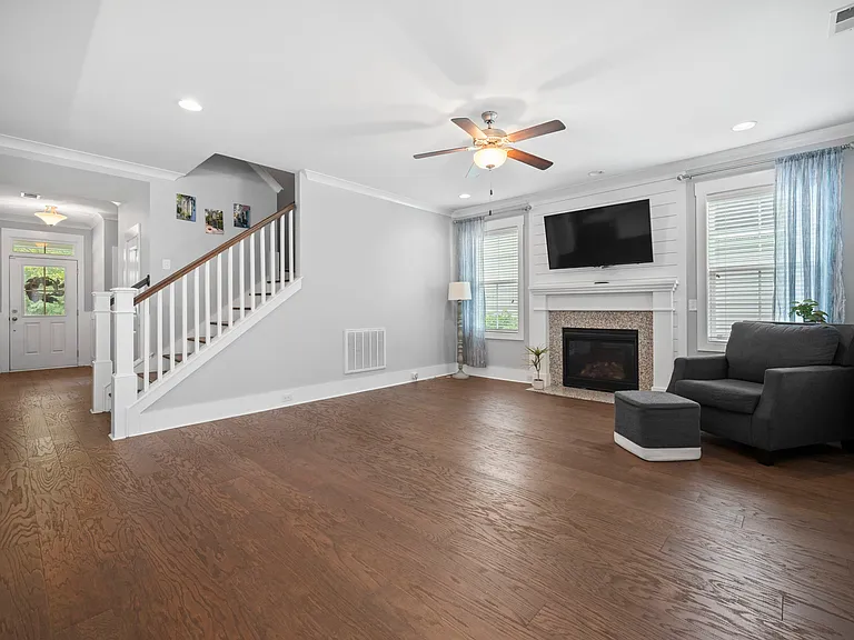 414 Hamlet Cir — Photo 11